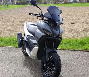 Nová APRILIA SR GT 125 URBAN E5 BLACK / SILVER. - 2