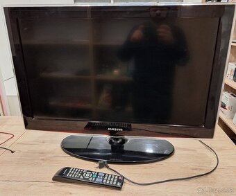 LCD TV Samsung LE32D450G1W - 2