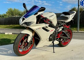 Triumph Daytona 675 - 2