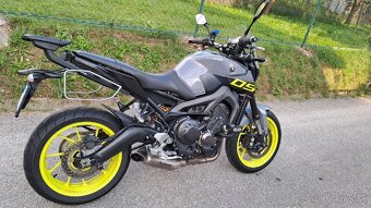 Yamaha MT09 - 2