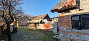 2 Rodinné domy s pozemkom za cenu jedného - 2