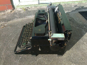 Predám starší písací stroj - 2