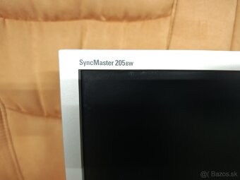 20" Samsung Syncmaster 205bw - 2