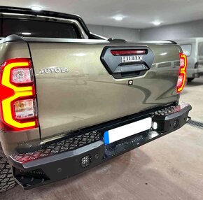 Pevnostný nárazník zadný Toyota Hilux - 2