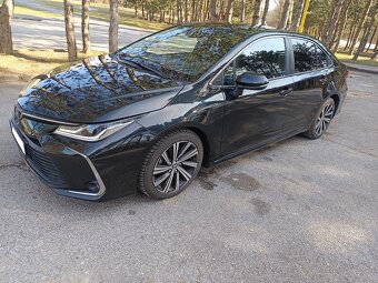 Predám Toyota Corolla sedan 1.5 automat  92kw r.v. 2023 - 2