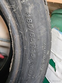 Predám pneu 185/65 r15 - 2