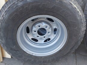 Predam zimne pneu 235/75 r15 - 2