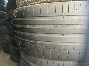 285/40R22 - 2