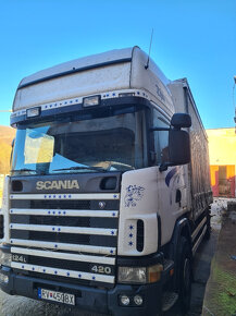 Nákladné vozidlo s posuvnou plachtou Scania R 124 420 - 2