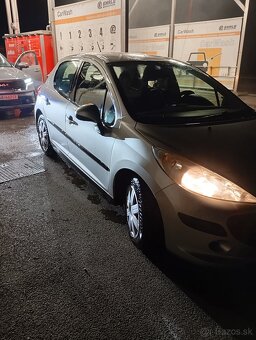 Peugeot 207 1.4 70kw benzín - 2