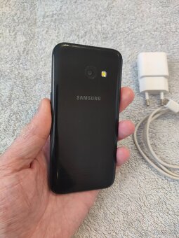 Samsung Galaxy A3 16GB - 2