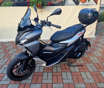 Aprilia SR GT 125 - 2