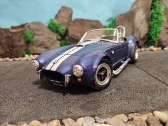 Prodám model 1:18 Shelby cobra 427 s/c - 2