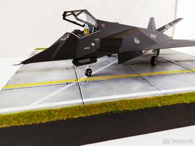 Predám F-117A Nighthawk aj podložkou, mierka 1/48 - 2