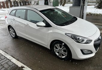 Hyundai i30 CW combi 1.6i CRDi 16V Comfort A/T - 2