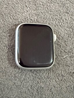 Predám Apple Watch 8 45mm Silver Rám ako nový malé známky - 2