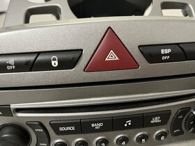 Ovládací stredový panel s rádiom z Peugeot 308 R.v. 2013 - 2