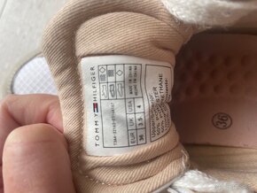 2x obuté ľahučké tenisky Tommy Hilfiger velk.36 - 2