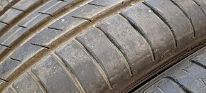 Predám 2ks slušné letné 225/40r18-92W Good Year - 2