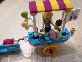 Lego Friends 41389 Pojazdný zmrzlinový stánok - 2