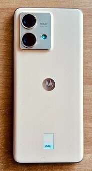 Motorola EDGE 40 Neo 12 GB/256 Peach Fuzz - 2