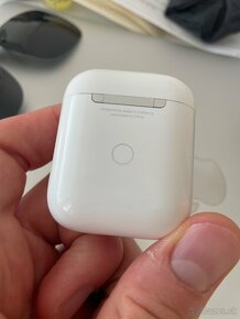 Apple Airpods 2 (2019) so silikónovým obalom - 2