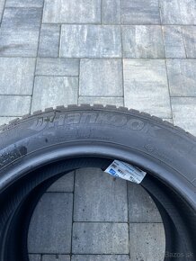 Predám 2ks zimné pneu HANKOOK 205/55R17 - 2