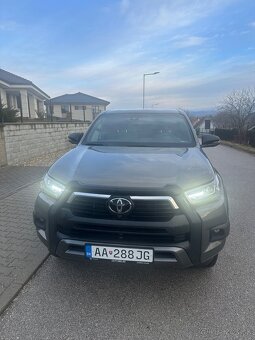 Toyota Hilux INVICIBLE 2024 - 2