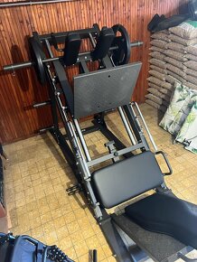 Posilňovací stroj na činky TRINFIT Leg press + Hack squat D7 - 2