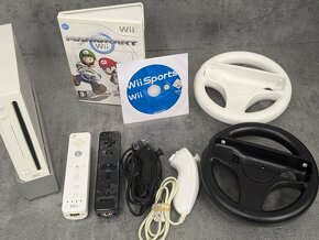 Nintendo Wii, 2 ovládače, 2 volanty, Mario Kart a Wii Sports - 2