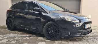 Ford Focus 2,0 ST  250 PS - 2