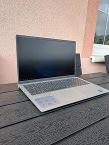 Dell Inspiron 3520 - v záruke NextBusinessDay - 2