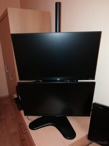 PC zostava so 4 monitormi - 2