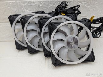 4x Corsair iCUE QL120 RGB 120 mm PWM + Lighting Node CORE - 2