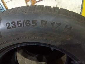 Predám zimné pneu 235/65r17 - 2