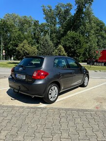 Toyota auris 1.6 benzín - 2