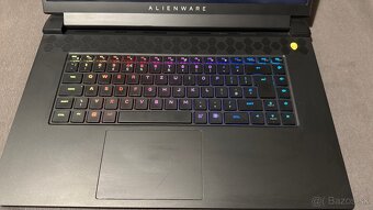 Alienware m17 r5 - 2