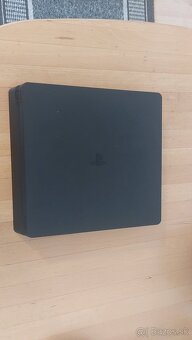 Predám Playstation 4 Slim 500GB - 2