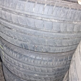 235/45R18 - 2