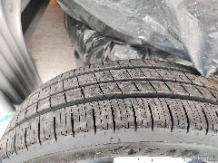 Letné pneumatiky Goodyear 175/65 R17 ,4ks + puklice - 2