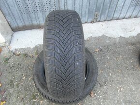 215/55 R17 - 2