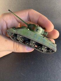 model sherman M4A3E8 - 2