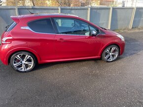 Peugeot 208 GTi - 2