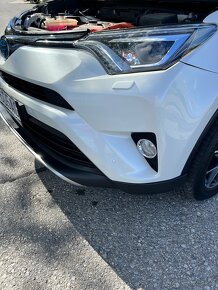 Na predaj v top stave Toyota RAV4 hybrid r.2018 - 2