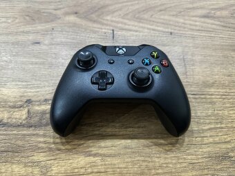 Ovládač na Xbox One - 2