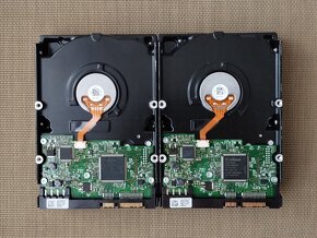 2x Hitachi 500GB SATA II - 2