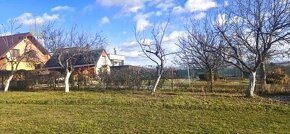 POZEMOK NA VÝSTAVBU RD V OBCI ZÁMUTOV, 1800 m² - 2