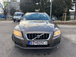 NOVÁ TK/EK Volvo V70 2.4 D5 2009 A/T - 2