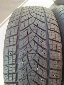 235/55R18 104H Goodyear zimná - 2