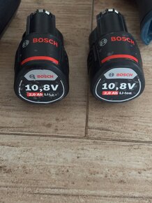 Bosch batérie 2x  + 2x nabíjačka+ pokazená uťahovačka - 2